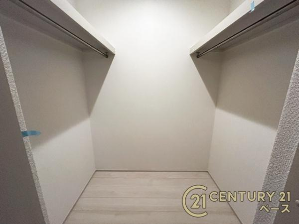 生駒市東菜畑２丁目 ／新築一戸建の収納|■現地撮影写真■広々としたＷＩＣを完備！大きな荷物も楽々収納！■