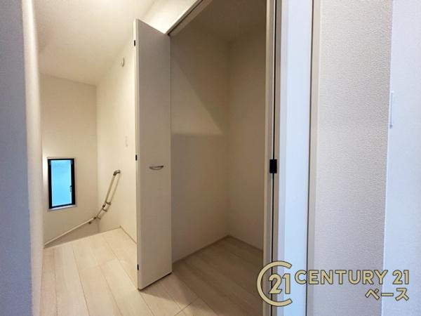 生駒市東菜畑２丁目 ／新築一戸建の収納|■現地撮影写真■２階廊下にも広々収納スペース完備！