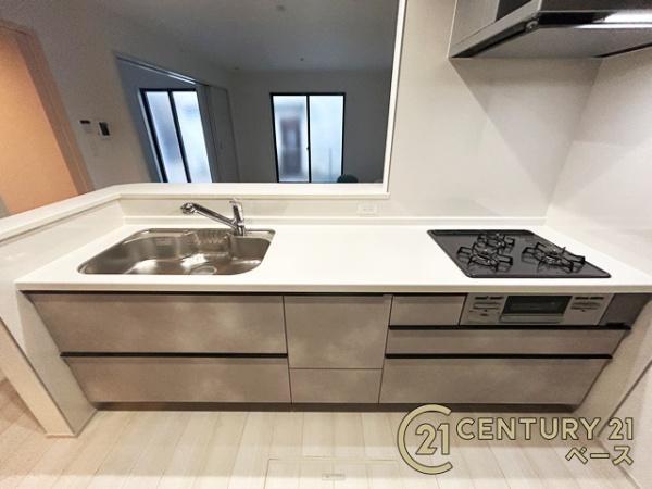 生駒市東菜畑２丁目 ／新築一戸建のキッチン|■現地撮影写真■収納スペース豊富・使い勝手の良いキッチンです！