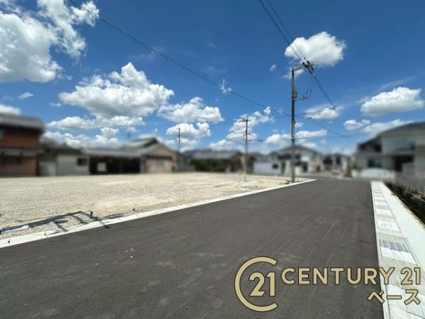 北葛城郡広陵町大字南郷の売地の前面道路含む現地写真|■現地撮影写真■前面道路は幅員約６．０ｍ・間口も広く開放的！