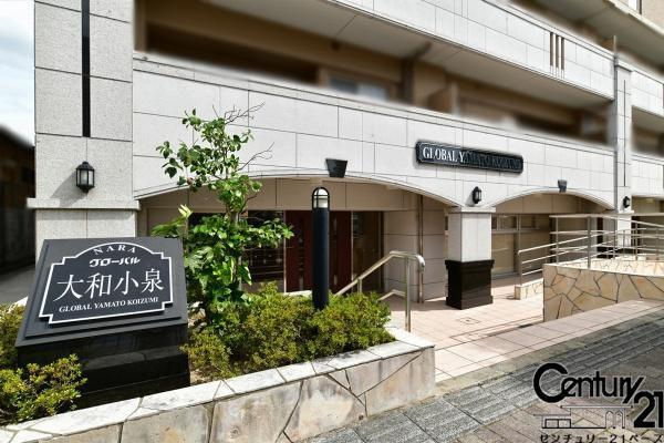 グローバル大和小泉のエントランス|■現地撮影写真■現地正面出入口です！