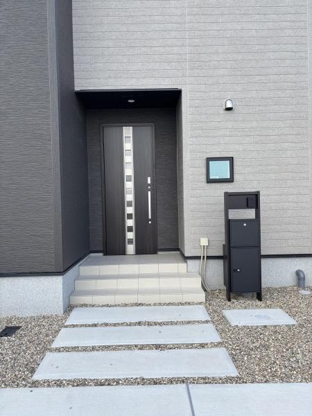 西尾一色町千間24-1期　全3棟・3号棟の玄関|訪れる人を心地よく迎え入れます。