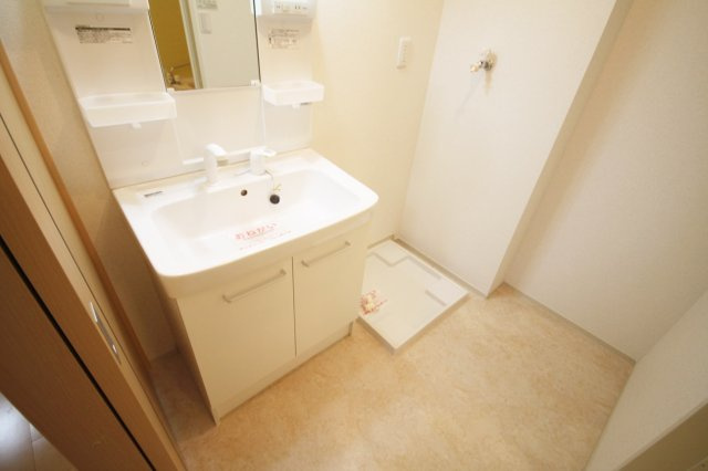 クレール宝塚の洗面所|脱衣スペースもあります