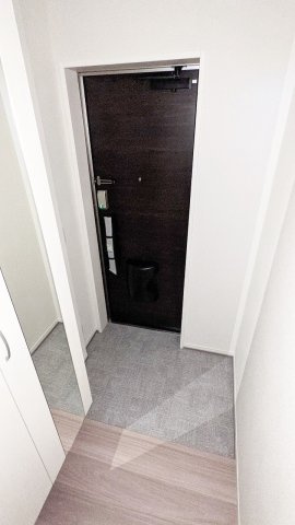 宝塚市伊孑志３丁目のアパートの玄関