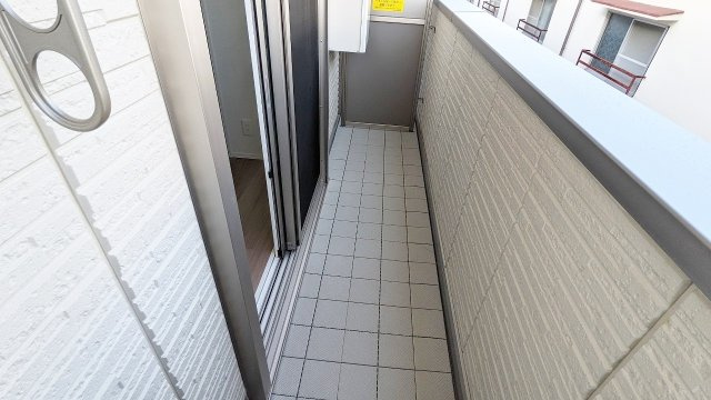宝塚市伊孑志３丁目のアパートのバルコニー