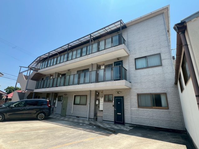 メイゾーン霞ヶ丘の外観