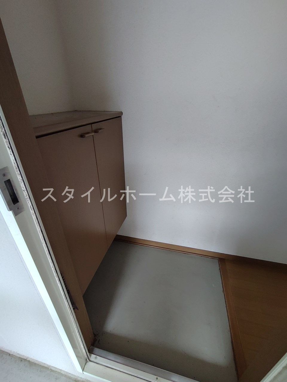 ユトリロ西幸Bの玄関