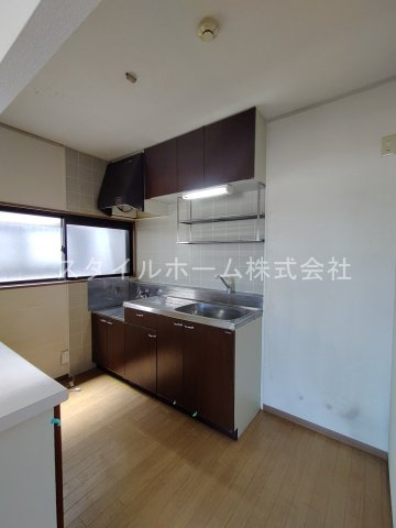 ユトリロ西幸Bの居間・リビング