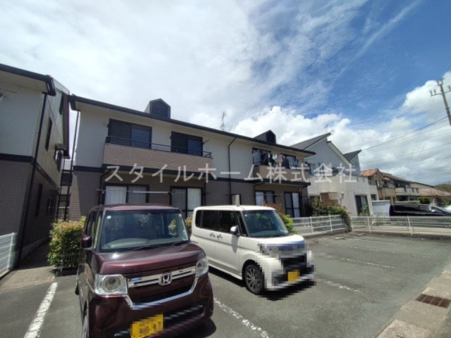 ユトリロ西幸Bの駐車場