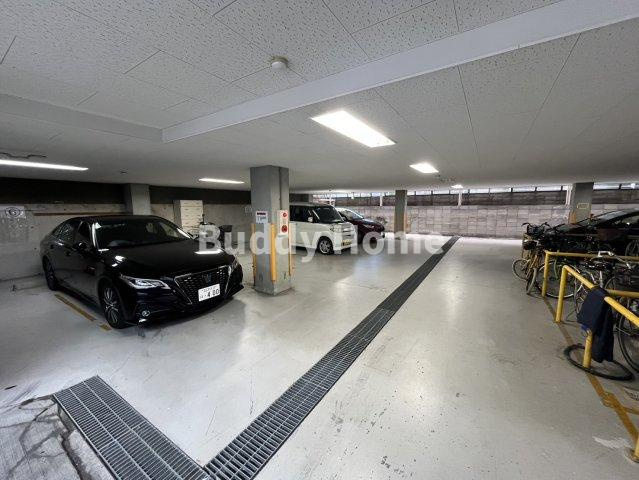長居ロイヤルマンションの駐車場