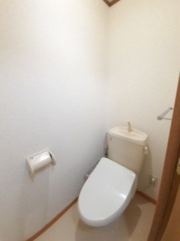 シャンゼリゼ弐番館のトイレ|シンプルで使いやすいトイレです
