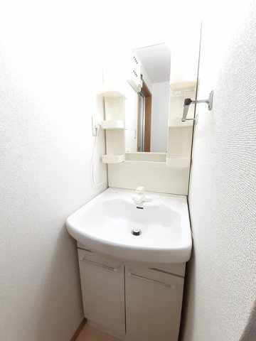 シャンゼリゼ弐番館の洗面所|スペースが確保できる洗面所です