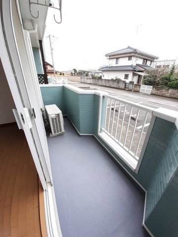 シャンゼリゼ弐番館のバルコニー|暖かな日差しのふりそそぐバルコニー