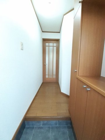 シャンゼリゼ弐番館の玄関|ゆったりとした玄関です