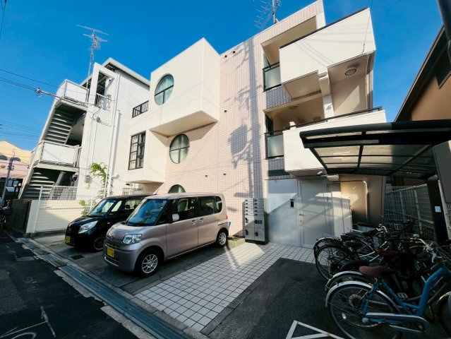 アールドリキューの外観