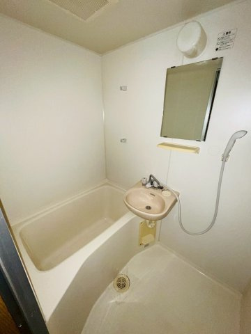 アールドリキューの浴室