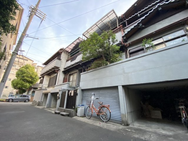 大阪市城東区野江３丁目テラスハウスの外観|北東側から見た外観です！
車庫付きです！