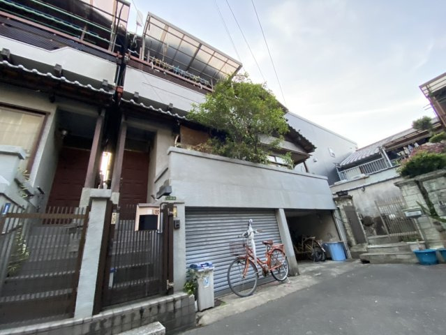 大阪市城東区野江３丁目テラスハウスの前面道路含む現地写真|南東側から見た外観です！