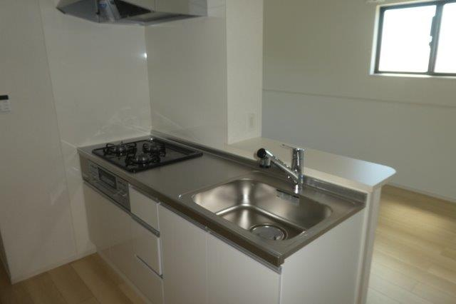 リジョイス井尻野Bのキッチン|３口ガスコンロ付システムキッチン