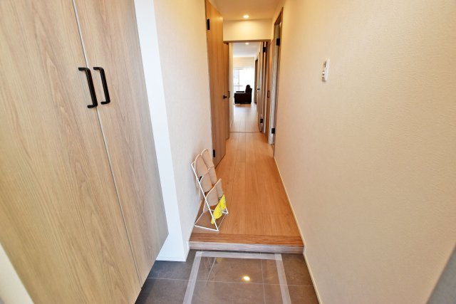 イトーピア武庫之荘|天井まである大容量のシューズボックスです。
たくさんしまえるので、来客時にも綺麗な玄関を保つことができます。