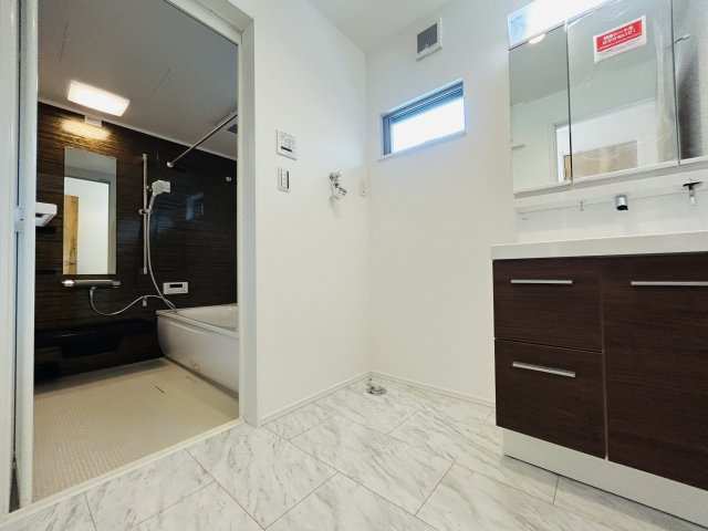 ◆完成済み◆戸塚区汲沢町 新築戸建 3290万円の独立洗面台