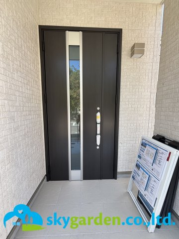 平塚市龍城ケ丘26番　新築戸建　全4棟D号棟の玄関