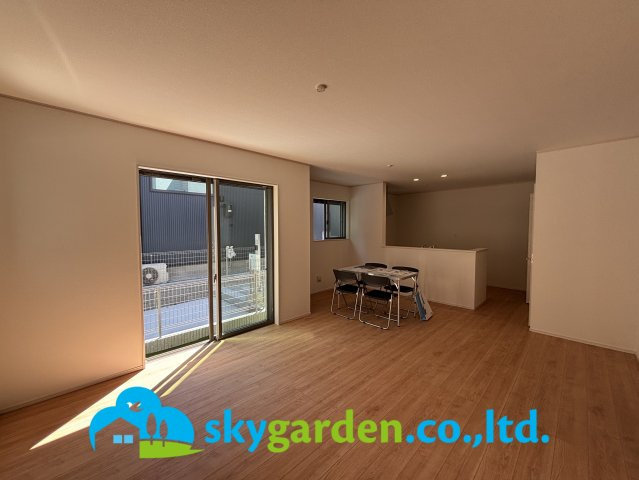 平塚市龍城ケ丘26番　新築戸建　全4棟D号棟の居間・リビング