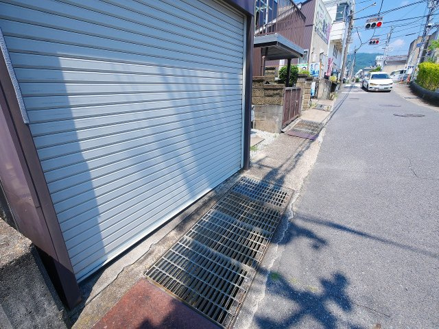 南肘塚町一戸建の駐車場|ガレージもあります