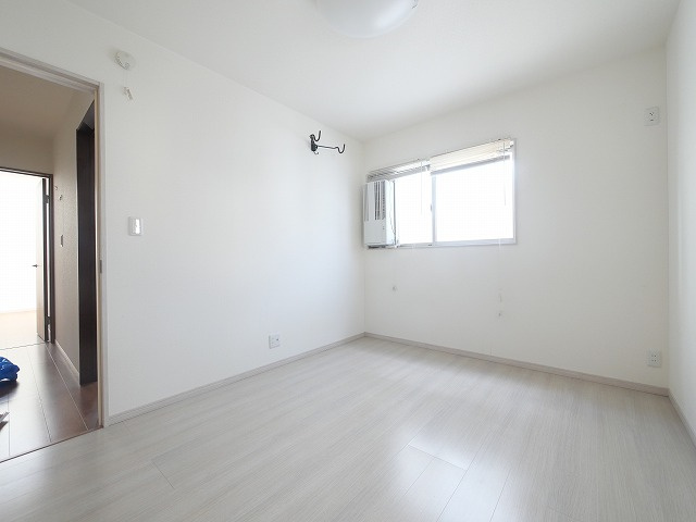 南肘塚町一戸建の洋室|広々とした洋室です