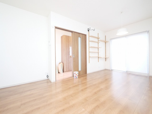 南肘塚町一戸建の居間・リビング|おしゃれな居間です