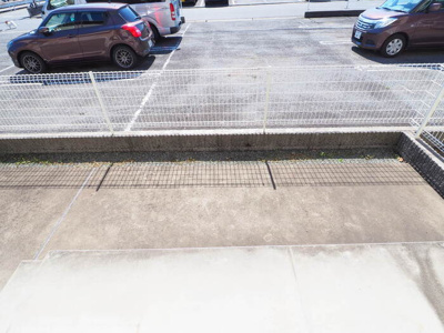 【駐車場】 | サニーテラス A棟 | 車をお持ちの方に嬉しい駐車場付きの物件です