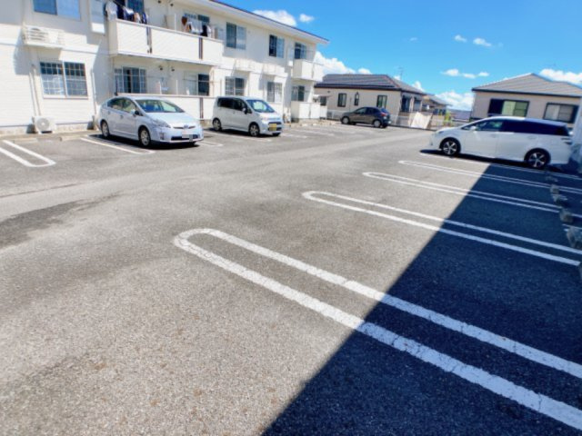 メゾンドラパンⅠの駐車場