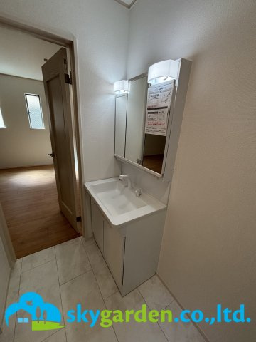 平塚市龍城ケ丘26番　新築戸建　全4棟C号棟の独立洗面台