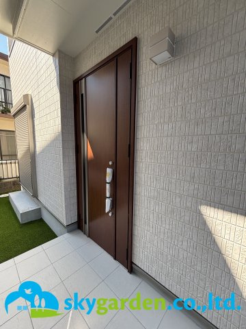 平塚市龍城ケ丘26番　新築戸建　全4棟C号棟の玄関