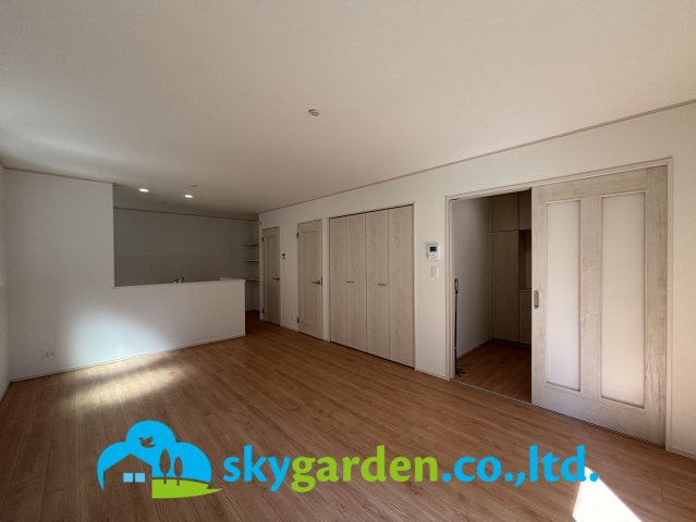 平塚市龍城ケ丘26番　新築戸建　全4棟C号棟の居間・リビング