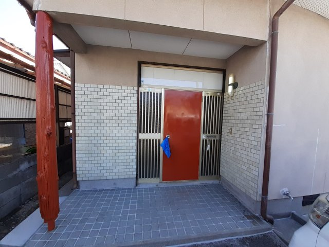 蓮台寺ハウスの玄関