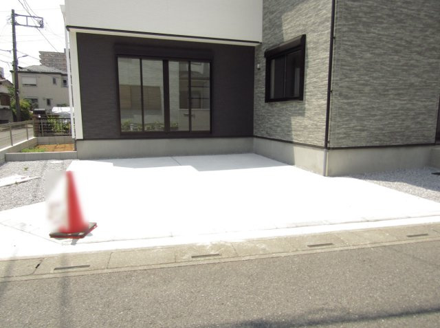 草加市稲荷2丁目 新築分譲住宅の駐車場