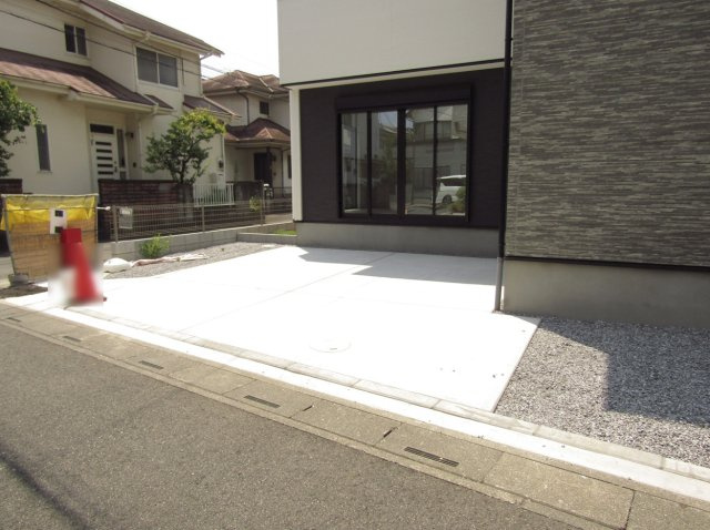 草加市稲荷2丁目 新築分譲住宅の駐車場
