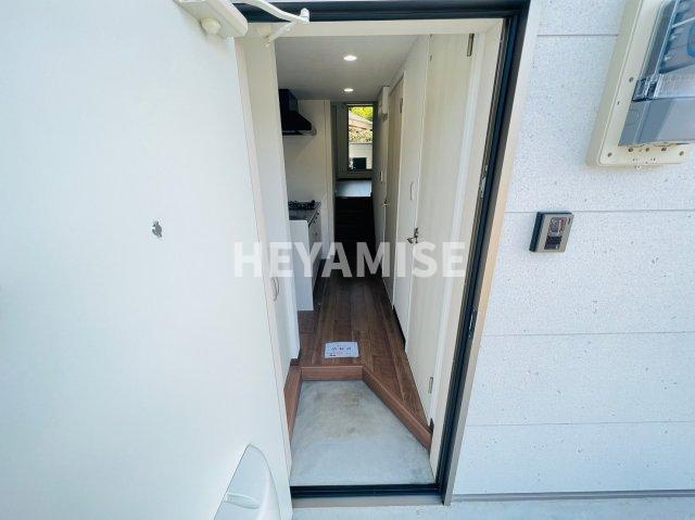 フォレスト飯盛の玄関|※室内画像は別号室のもの