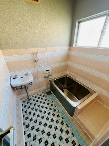 東垂水戸建の浴室