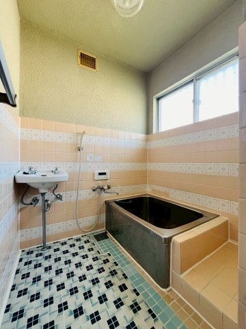 東垂水戸建の浴室