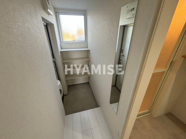 エルモーサ・キャトルのその他|★姿見、可動式の棚が有ります★　※画像は別号室