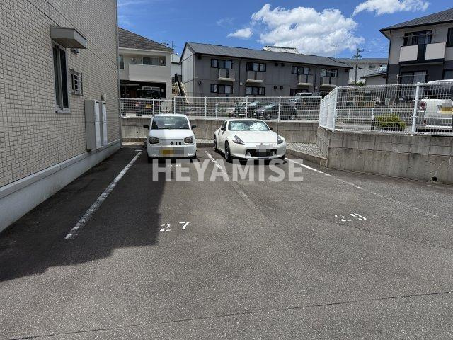 ニューハイツ須田ノ木B棟の駐車場