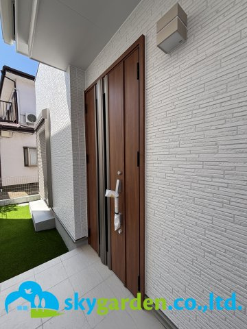 平塚市龍城ケ丘26番　新築戸建　全4棟A号棟の玄関