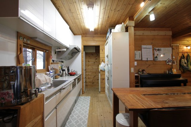 中軽井沢 南原エリア 中古ログハウスのキッチン