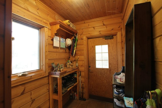 中軽井沢 南原エリア 中古ログハウスの玄関