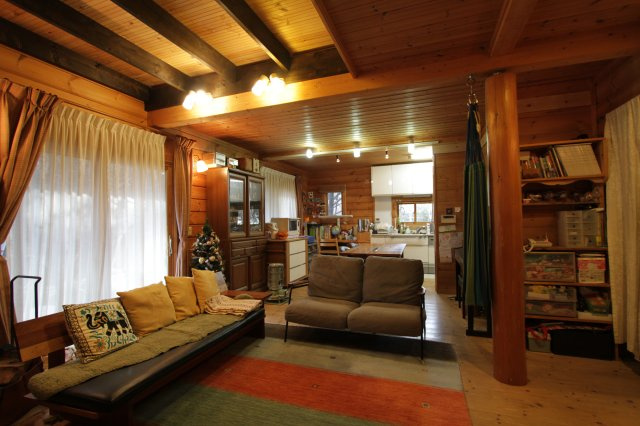 中軽井沢 南原エリア 中古ログハウスの居間・リビング