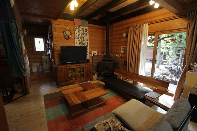 中軽井沢 南原エリア 中古ログハウスの居間・リビング