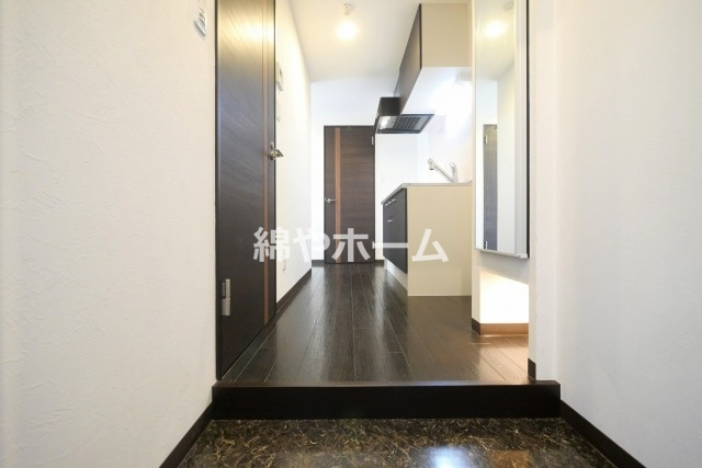 エグゼ大阪城東の玄関|収納もある玄関です