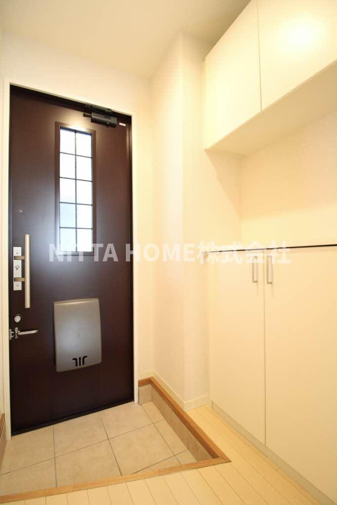 シャーメゾン楽音寺Dの玄関|広く使いやすい玄関です◇大きなシューズボックスで収納たっぷり○